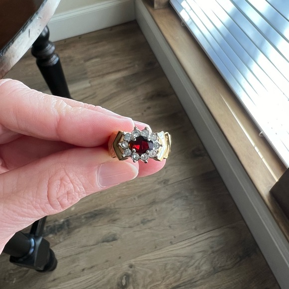 Red Gemstone & Rhinestone Gold Ring - Picture 3 of 6